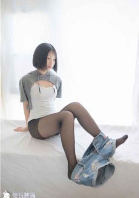老板办公室丝袜秘书交易_HD电影完整版